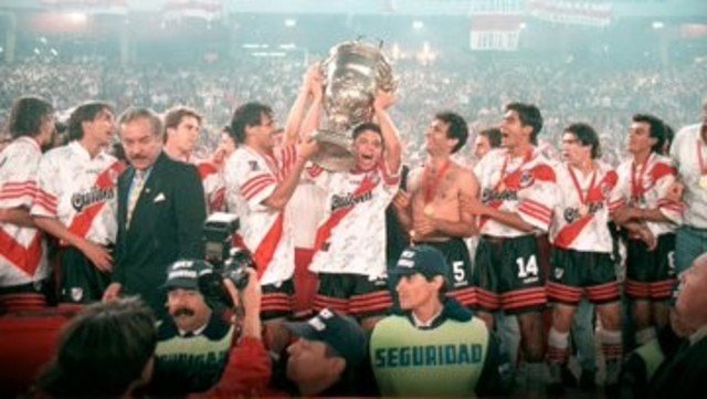 Parte del plantel que ganó la Libertadores 1996, la Supercopa y el tricampeonato con Ramón Díaz