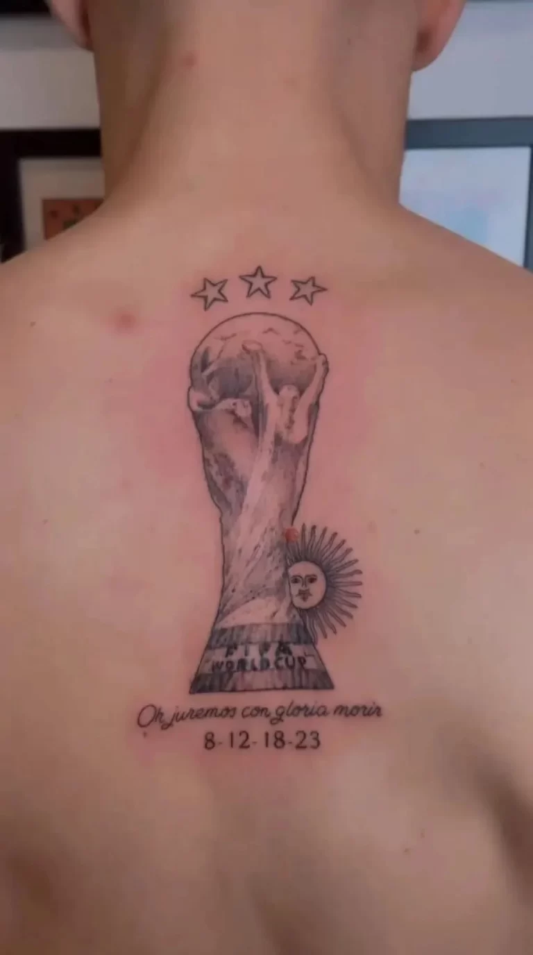 Pezzella, se tatuó la Copa del Mundo con un insólito error