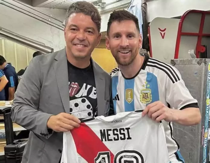Marcelo Gallardo junto a Lionel Messi