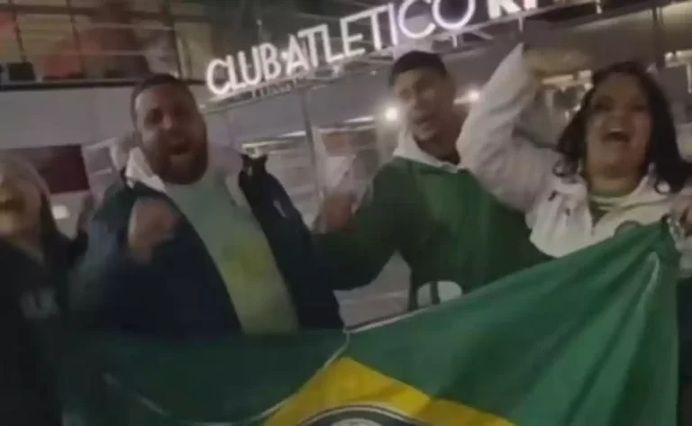 Grupo de hinchas de Palmeiras fue al Monumental a mufar Boca